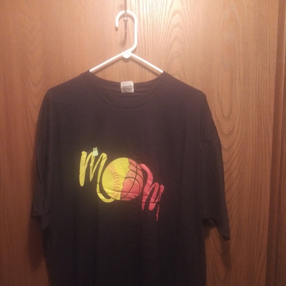 Black Mom Shirt Size 2XL